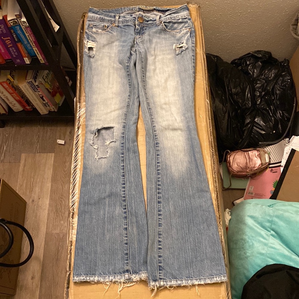 Vintage American eagle lowcut flare/bootcut light wash jeans, early 2000’s style